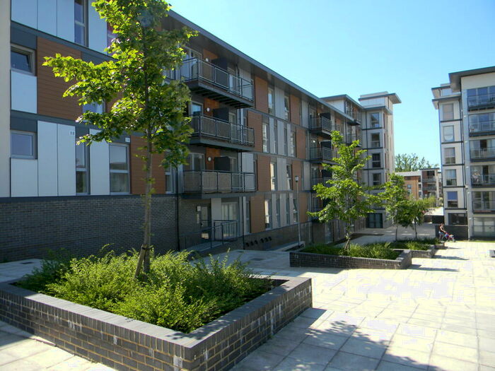 2 Bedroom Flat To Rent In Commonwealth Drive, Three Bridges, Crawley, RH10