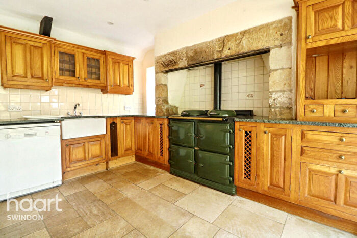 4 Bedroom Detached House For Sale In Silver Street, Malmesbury, SN16