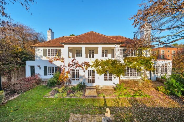 5 Bedroom Detached House To Rent In Colebrook Street, Winchester, SO23