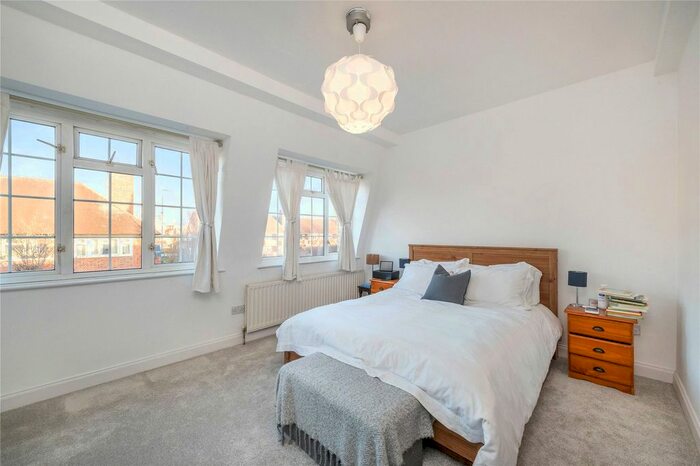 2 Bedroom Flat To Rent In Grove Road, Barnes, London, SW13