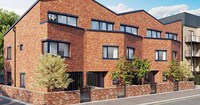 3 Bedroom Town House To Rent In Burgess Street, Wharfside Mews, London, E14