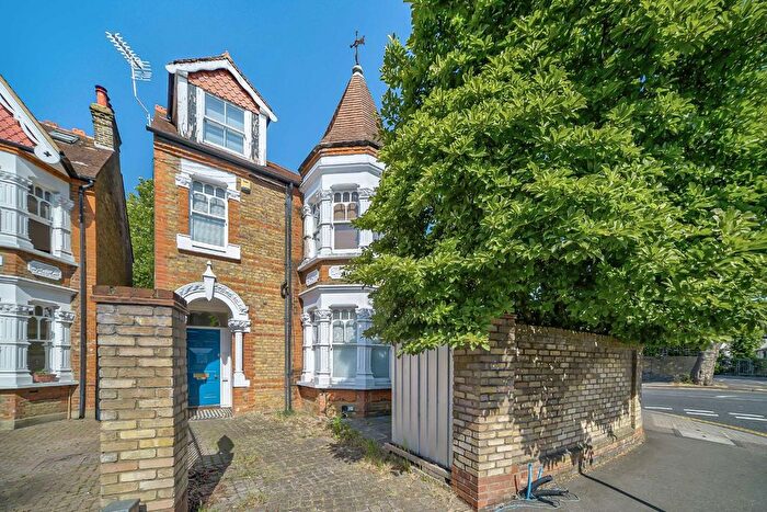 2 Bedroom Flat To Rent In Drayton Green, West Ealing, W13