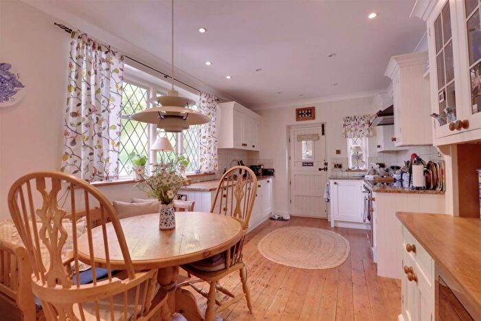 5 Bedroom Detached House For Sale In Elm Close, Hove, BN3