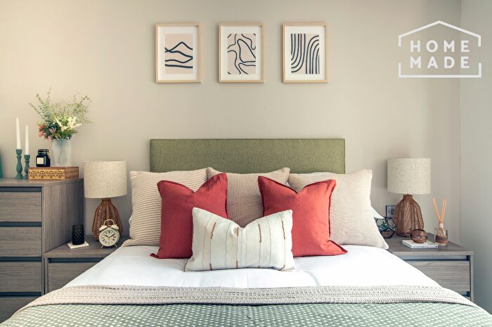2 Bedroom Flat To Rent In Botanica, M15