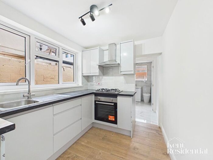 3 Bedroom Terraced House To Rent In Melbourne Road, Chatham, ME4