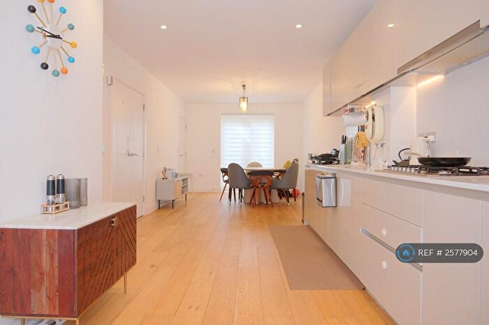 4 Bedroom Terraced House To Rent In Clay Farm Drive, Trumpington, Cambridge, CB2