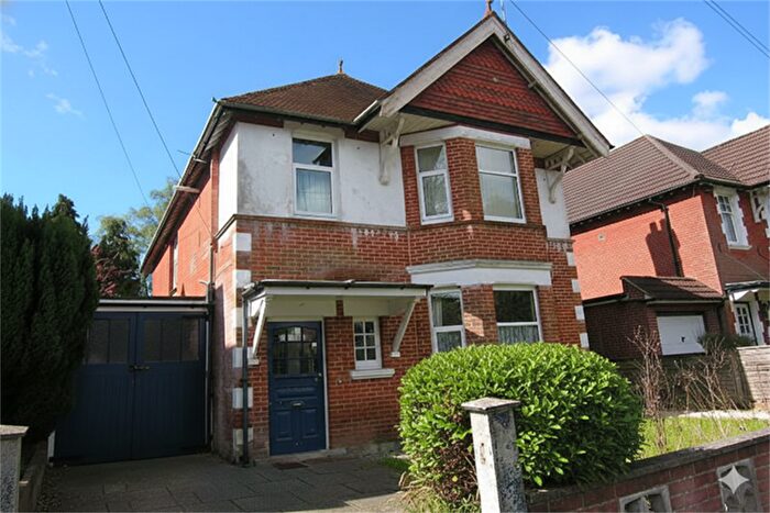 4 Bedroom Flat To Rent In Bedroom First Floor Flat In Winton, BH3