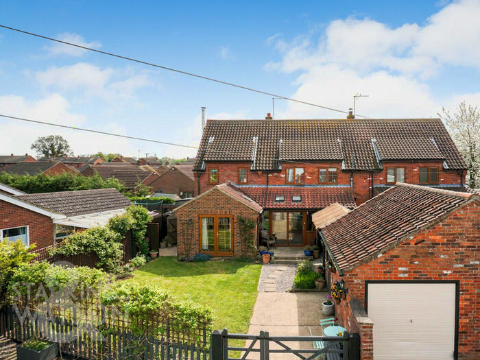 4 Bedroom Semi-Detached House For Sale In Caters Close, Freethorpe, Norwich, NR13