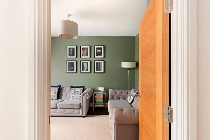 3 Bedroom End Of Terrace House For Sale In Hengaston Street, Bedminster, BS3