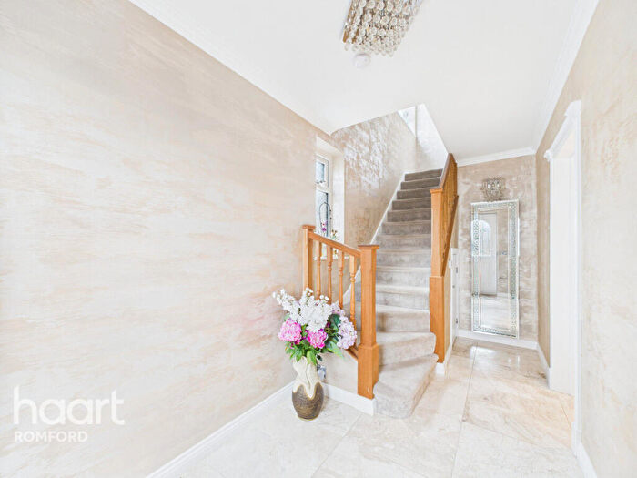 3 Bedroom Semi-Detached House For Sale In Don Way, Romford, RM1