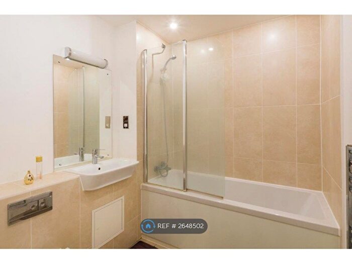 1 Bedroom Flat To Rent In Cranston Court, London, W12