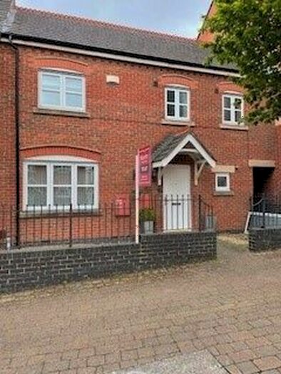 3 Bedroom Town House To Rent In Hallam Fields Road, Birstall, Leicester, LE4