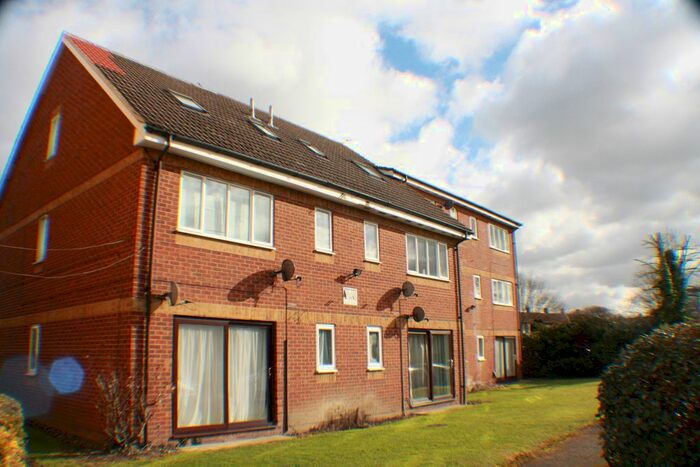 2 Bedroom Flat To Rent In Common Road, Langley, Slough, SL3