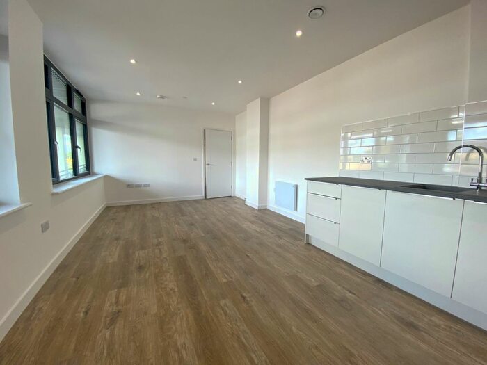 2 Bedroom Flat To Rent In London Road, Staines-Upon-Thames, Surrey, TW18