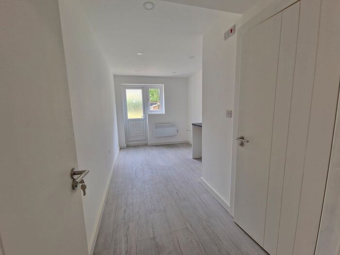 Studio To Rent In Maple Road, Hayes, UB4