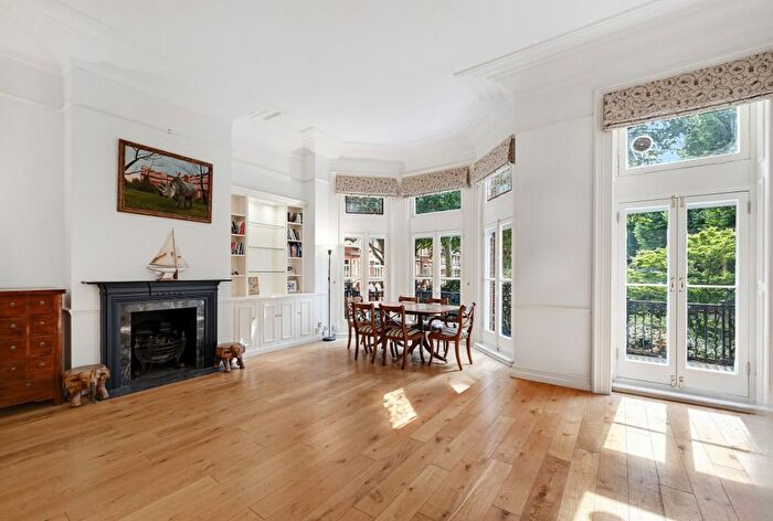 2 Bedroom Flat For Sale In Barkston Gardens, London, SW5