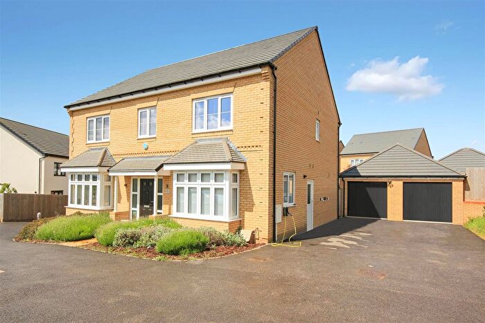5 Bedroom Detached House For Sale In Cydonia Way, Wellingborough, NN8