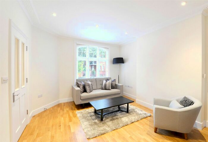 1 Bedroom Flat To Rent In Hamlet Gardens, Ravenscroft Park, Hammersmith, London, W6