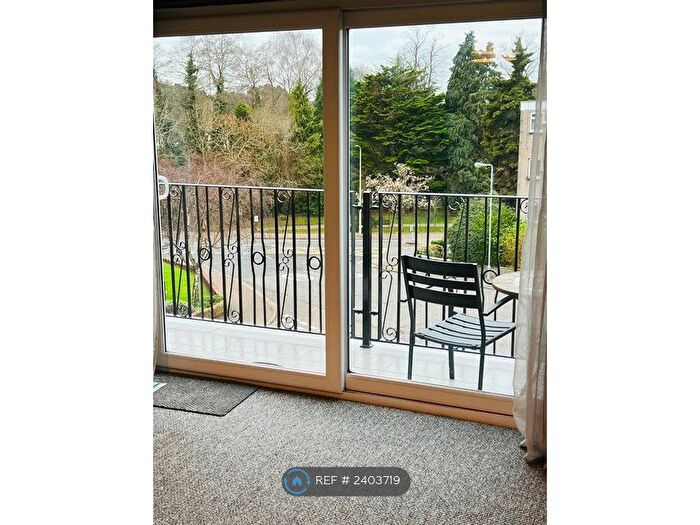 2 Bedroom Flat To Rent In Fairoak Court, Cardiff, CF23