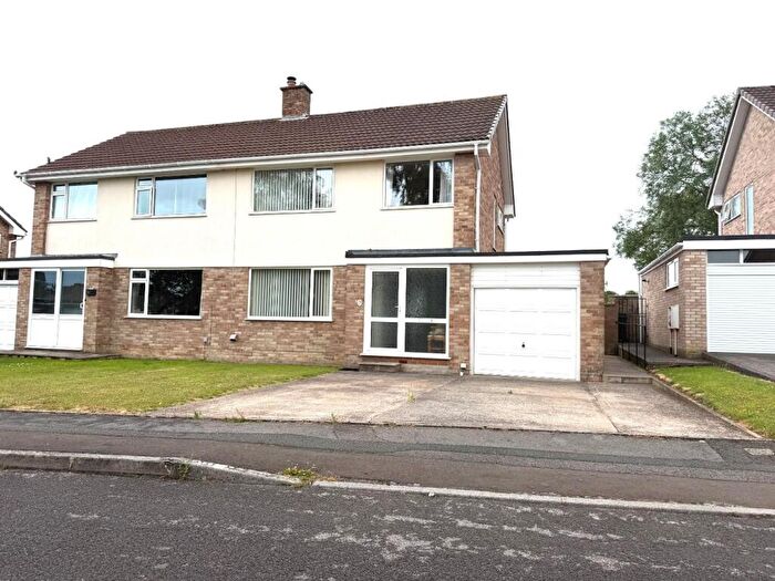 3 Bedroom House For Sale In Clemence Road, Street, BA16