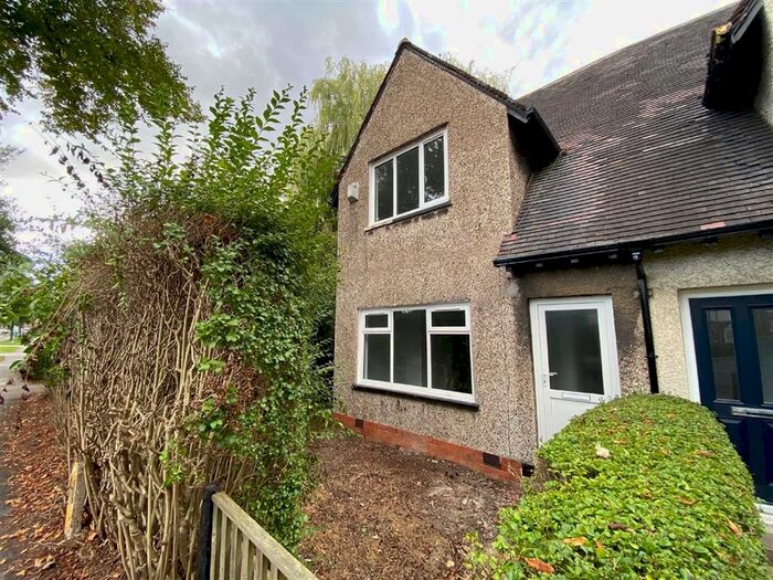 3 Bedroom Semi-Detached House To Rent In James Reckitt Avenue, Hull, HU8