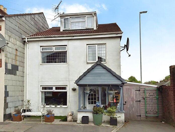4 Bedroom End Of Terrace House For Sale In Meadow Road, Salisbury ***Video Tour***, SP2