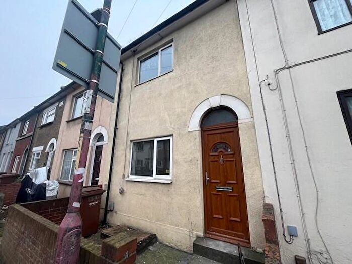 2 Bedroom Terraced House To Rent In Luton Road, Chatham, ME4