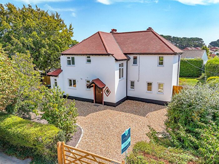 4 Bedroom Detached House For Sale In Chestnut Avenue, Barton On Sea, New Milton, BH25