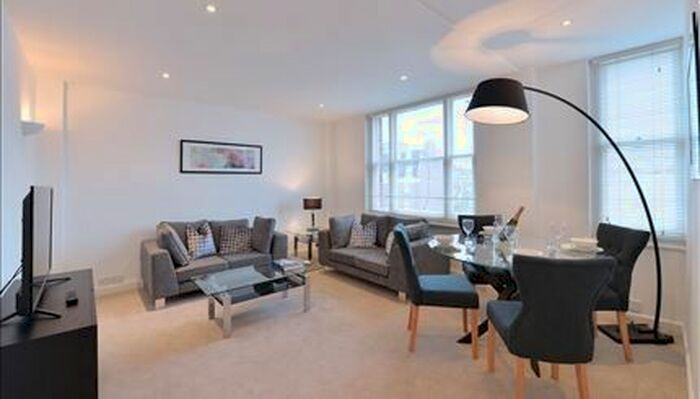 2 Bedroom Flat To Rent In Hill Street, London, W1J