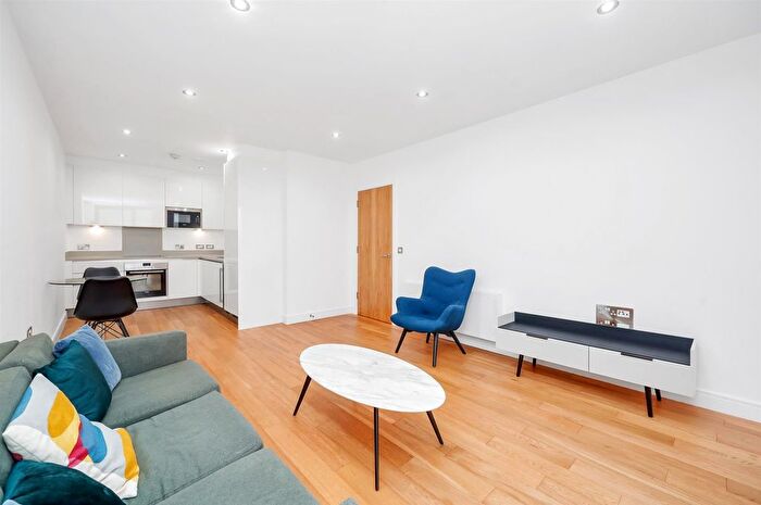 1 Bedroom Flat To Rent In Gateway House, Regents Park Road, London, N3