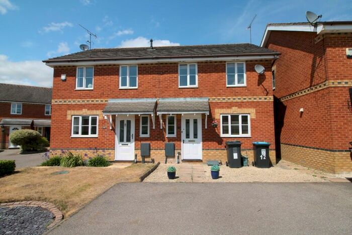3 Bedroom Semi-Detached House To Rent In Hawkins Way, HP3