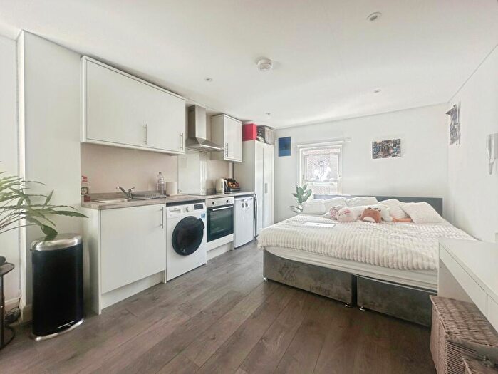 Flat To Rent In New Cross Road New Cross, SE14