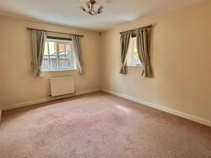 2 Bedroom Detached Bungalow For Sale In Mountford Close, Wellesbourne, CV35