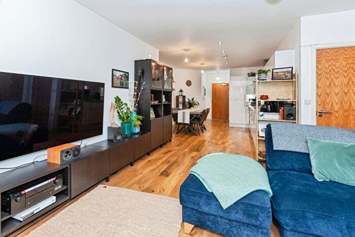 1 Bedroom Flat For Sale In Gilding Way, Southall, UB2
