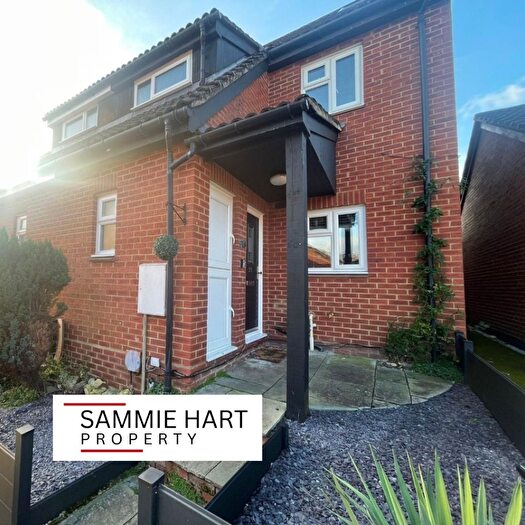 4 Bedroom Semi-Detached House To Rent In Skylark Corner, Stevenage, Hertfordshire, SG2