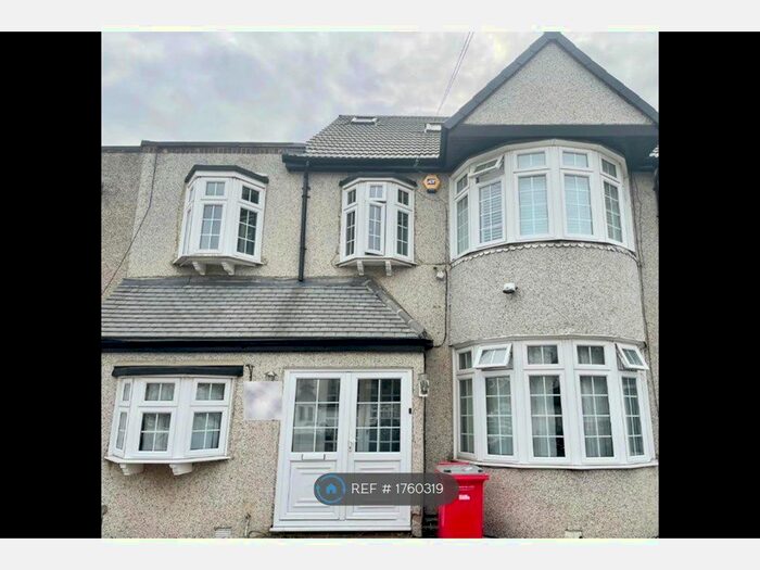 4 Bedroom Terraced House To Rent In Wensleydale Avenue, Ilford, IG5