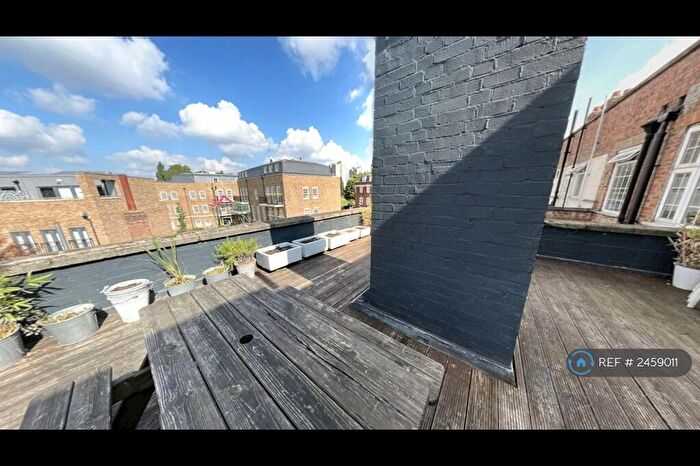 3 Bedroom Flat To Rent In Bolton Crescent, Kennington, London, SE5