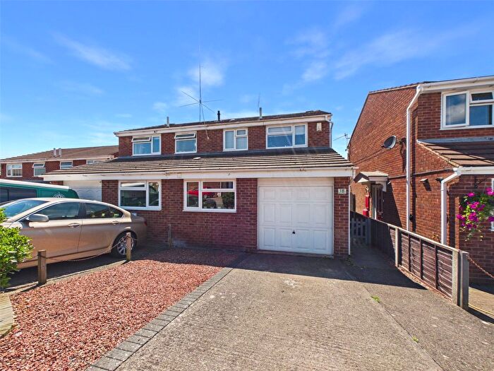 3 Bedroom Semi Detached House For Sale In Bishops Avenue, Worcester, Worcestershire, WR3