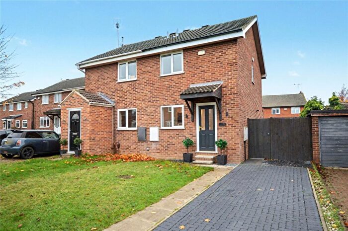 2 Bedroom Semi Detached House For Sale In Lea Park Close, Leeds, West Yorkshire, LS10