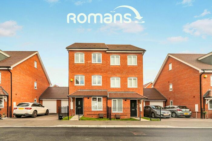 4 Bedroom Town House To Rent In Elm Drive, Woodley, Reading, RG5