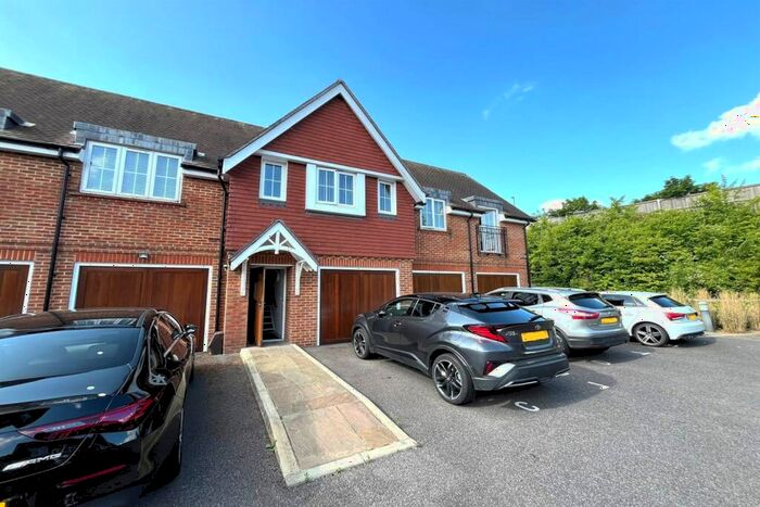 2 Bedroom Flat To Rent In Arundale Walk, Highwood, Horsham, RH12
