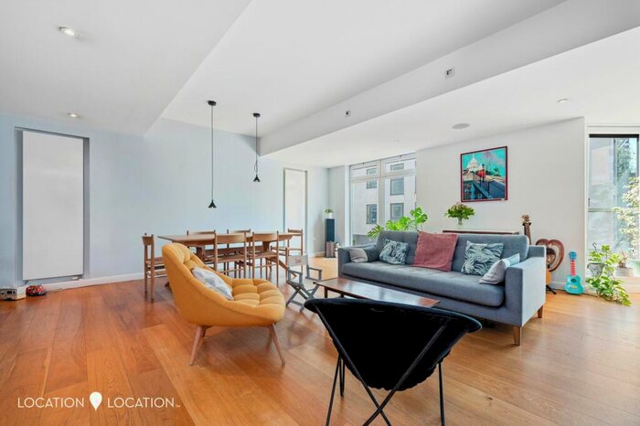 2 Bedroom Apartment To Rent In Martello Street, London, E8