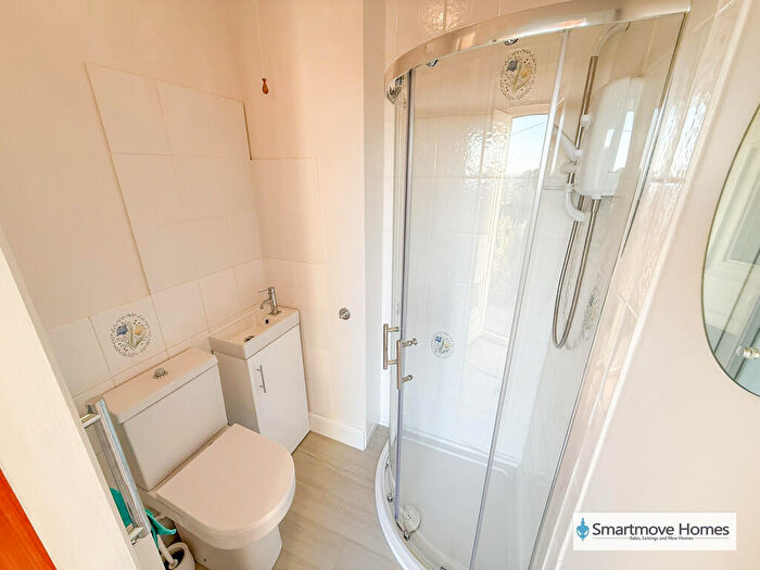 3 Bedroom Detached Bungalow For Sale In The Common, Crich, DE4
