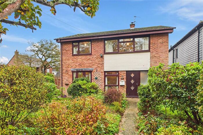 4 Bedroom Detached House For Sale In Silchester Road, Pamber Heath, Tadley, Hampshire, RG26