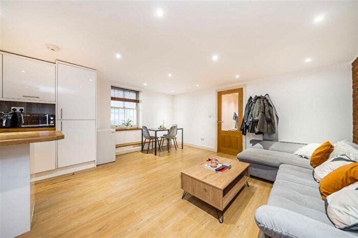 4 Bedroom Flat For Sale In Shoreditch High Street, London, E1