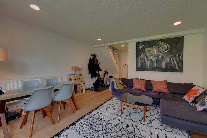 3 Bedroom Maisonette To Rent In Llewellyn Street, Bermondsey, London, SE16