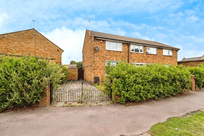 3 Bedroom Semi-Detached House For Sale In Stansgate Road, Dagenham, RM10