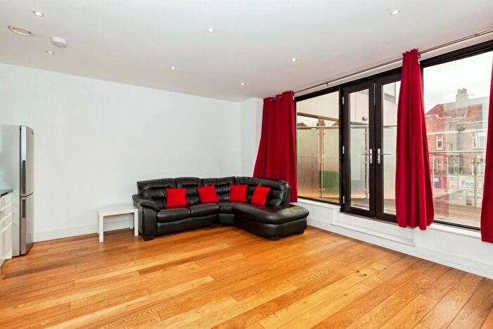 1 Bedroom Flat For Sale In High Street, Slough, SL1