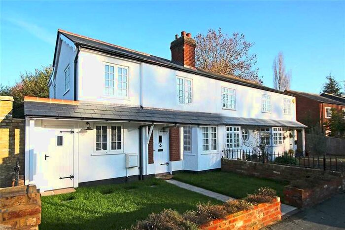 4 Bedroom Semi-Detached House To Rent In Staines Lane, Chertsey, Surrey, KT16