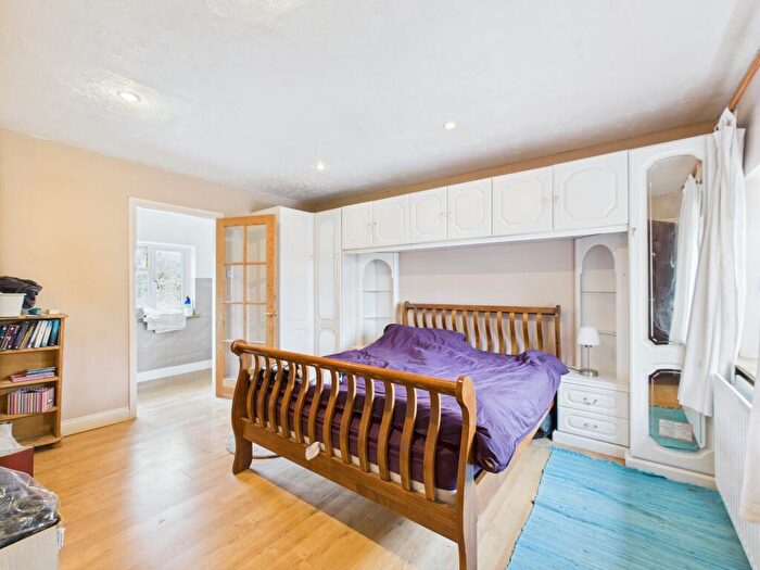 3 Bedroom Semi-Detached House For Sale In The Crescent, Padworth, RG7